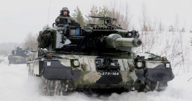 Танк НАТО Леопард 2 на учениях