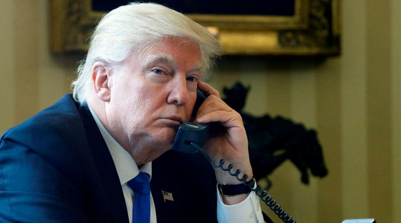 Белый дом фото Трамп разговаривает по телефону с Путиным Овальный кабинет