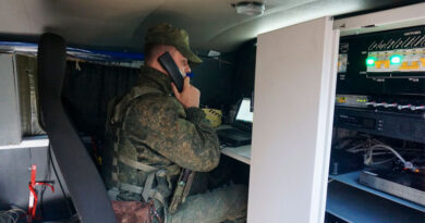 Полевая работа воинов‑связистов Северо‑Западного оперативного командования