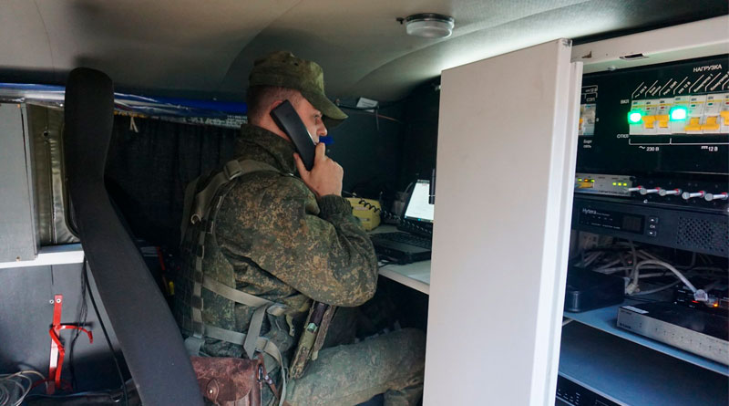 Полевая работа воинов‑связистов Северо‑Западного оперативного командования
