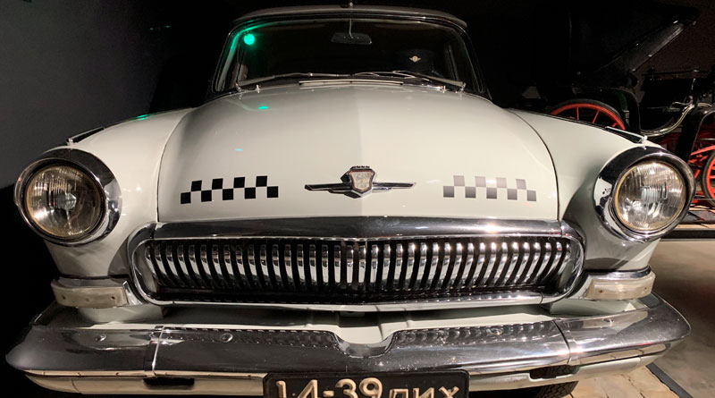 Ретро автомобиль Волга ГАЗ 21