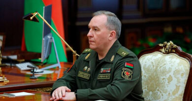 Президент Беларуси принял с докладом министра обороны Виктора Хренина
