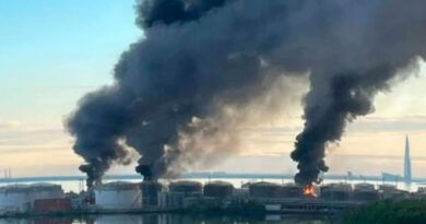 Пожар на нефтебазе в Петербурге