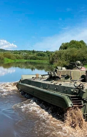 С курсантами Военной академии прошло занятие по преодолению водной преграды