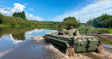 С курсантами Военной академии прошло занятие по преодолению водной преграды