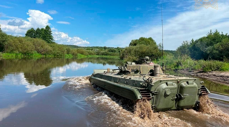 С курсантами Военной академии прошло занятие по преодолению водной преграды