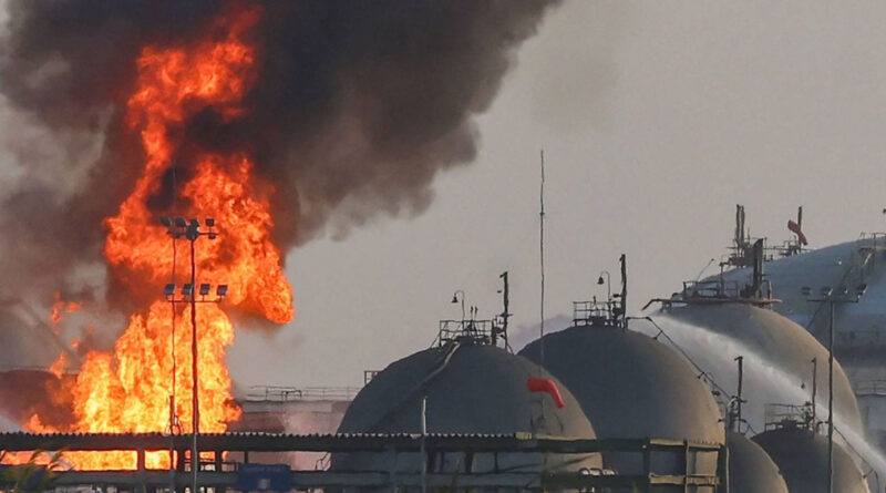 Пожар в комплексе Saudi Aramco в Дахране после обстрела